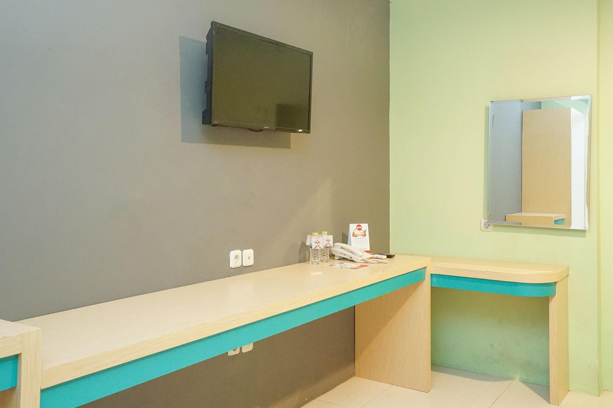 Oyo 277 Rukotel Near Rsu Adi Husada Undaan Kota สุราบายา ภายนอก รูปภาพ