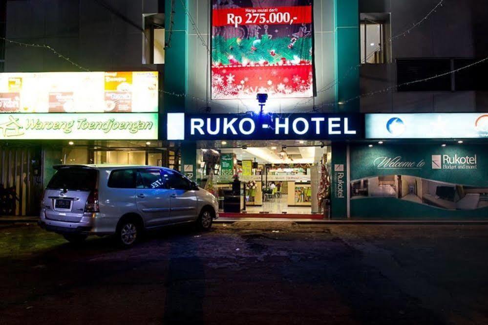 Oyo 277 Rukotel Near Rsu Adi Husada Undaan Kota สุราบายา ภายนอก รูปภาพ
