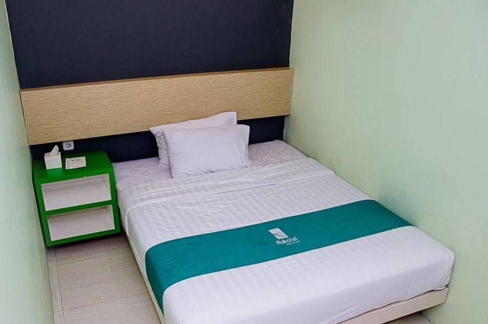 Oyo 277 Rukotel Near Rsu Adi Husada Undaan Kota สุราบายา ภายนอก รูปภาพ